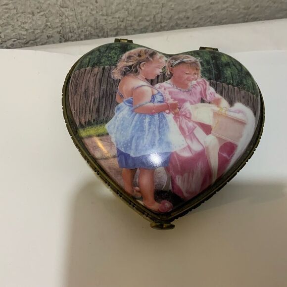 Rollie Brandt Licensed by Wild Wing Trinket, Heart Box with 2 Girls Design.G20 - Picture 2 of 9